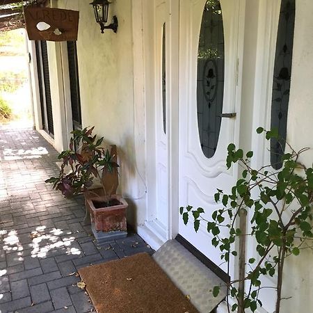 Aarn House B&B Airport Accommodation Perth Exterior photo