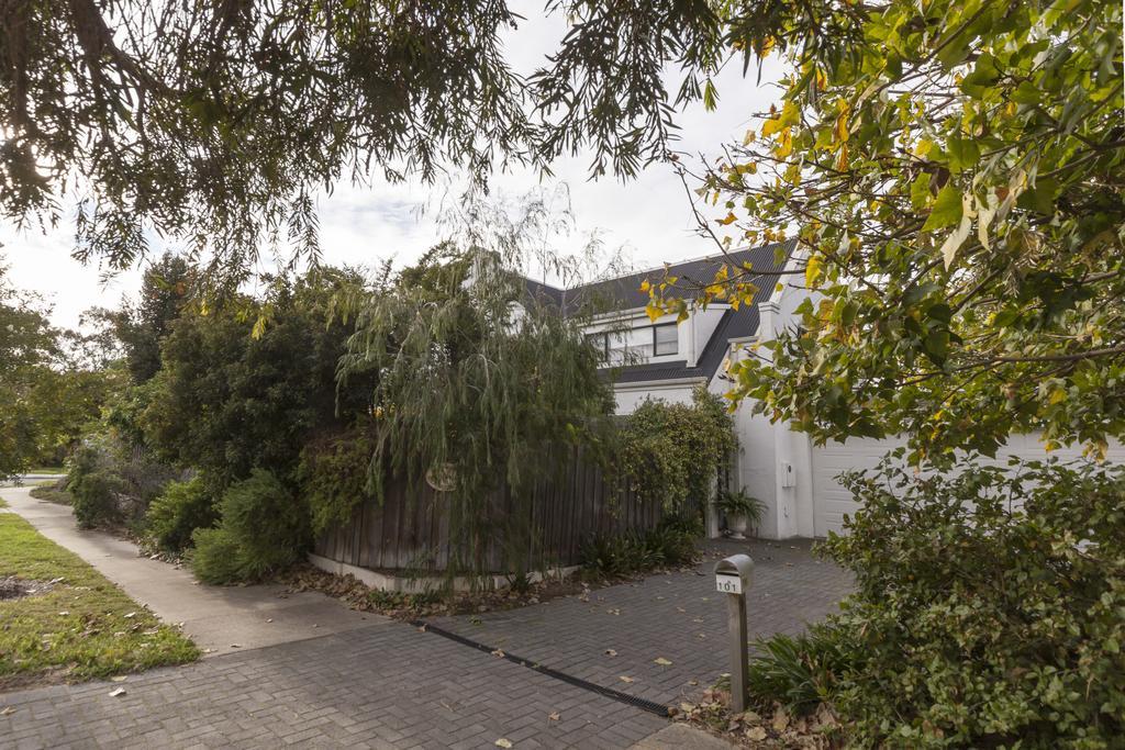 Aarn House B&B Airport Accommodation Perth Exterior photo